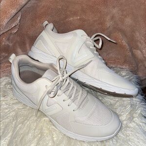 Vionic Women Miles II Sneaker